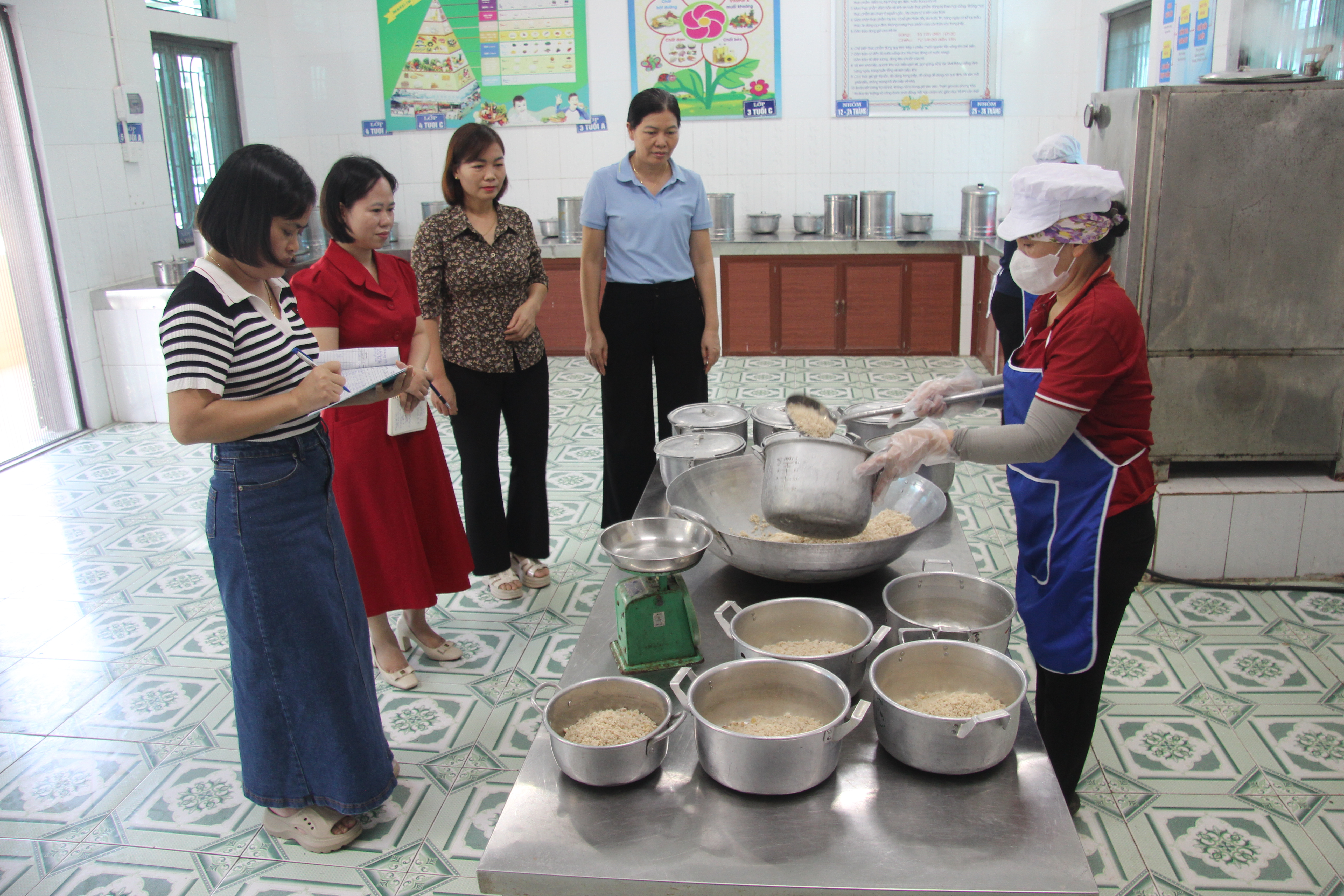 Trường Mầm non Đồng Châu nâng cao chất lượng bữa ăn bán trú